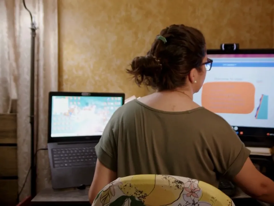 A certified Fullmind educator working at her laptop during a live online session